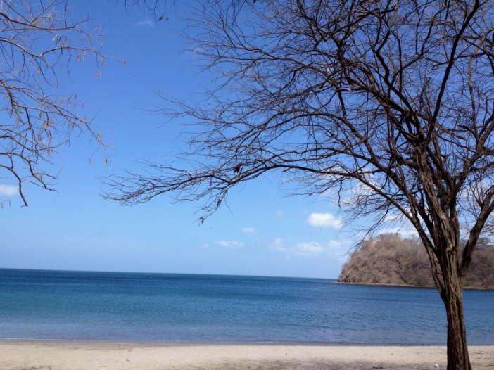 Olas de tres metros afectarán al país este domingo