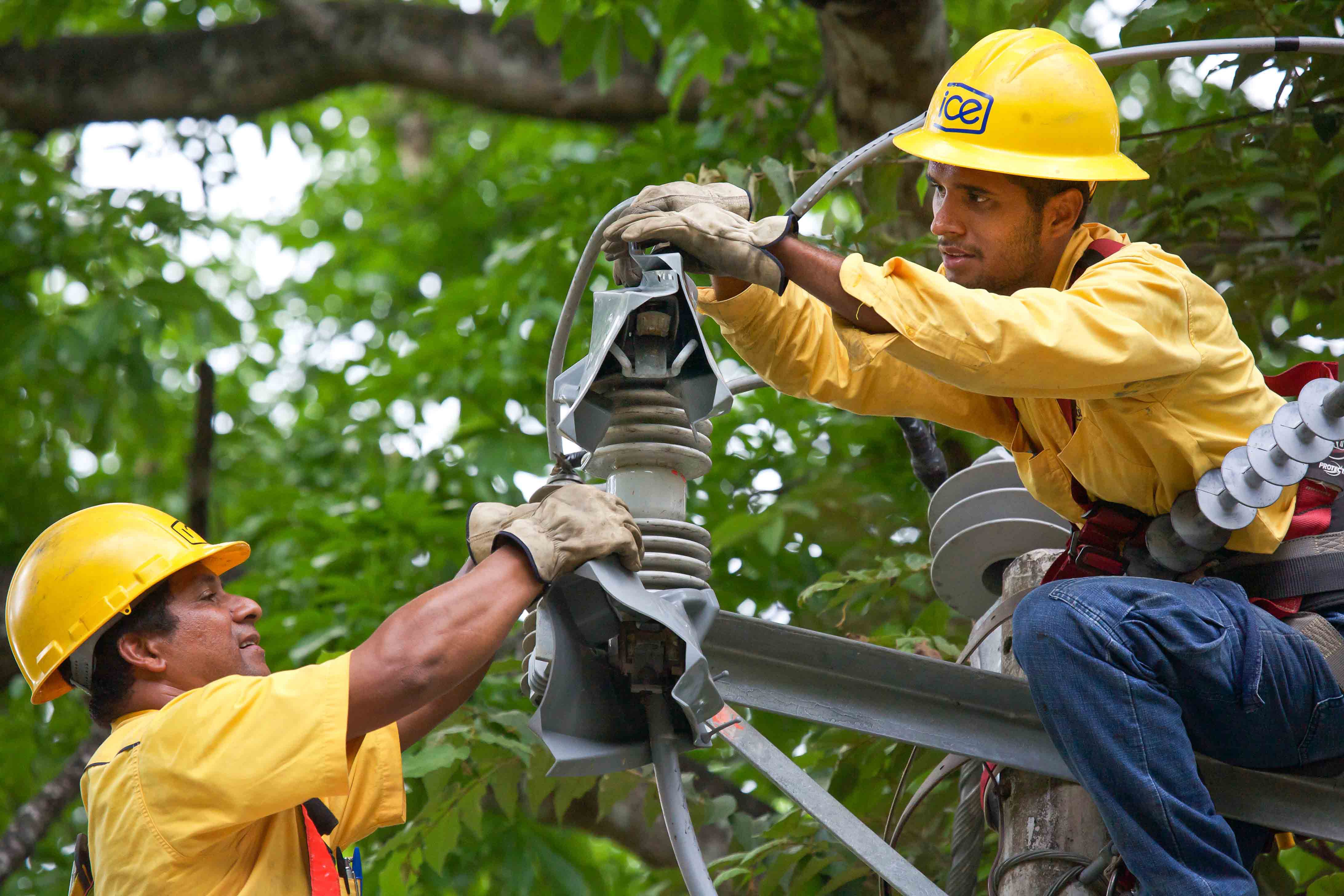 Cuadrillas del ICE atienden daños por lluvias en región Chorotega 