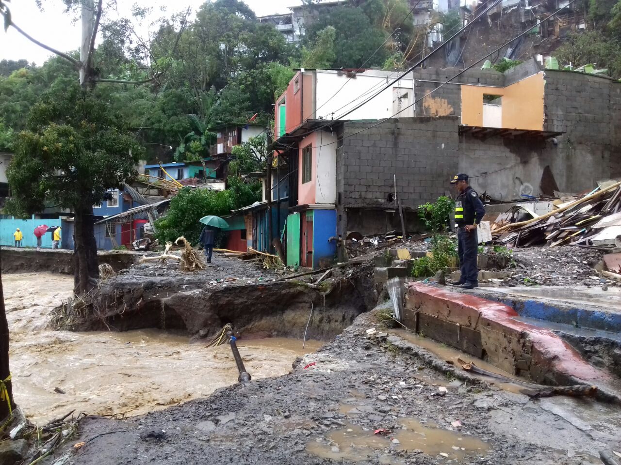 18 rutas nacionales cerradas y 13 más tienen paso regulado