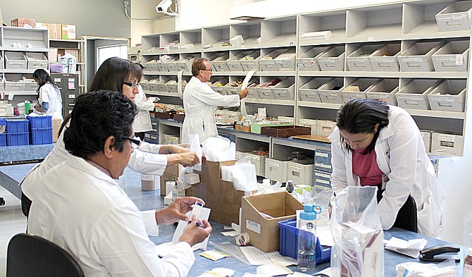 Varios servicios en clínicas y hospitales cerrarán este lunes