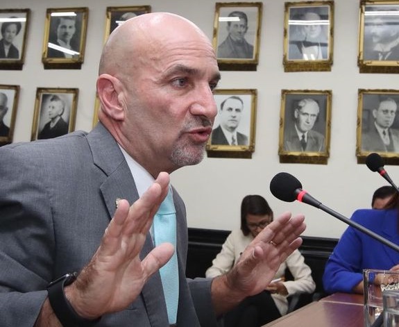 Mariano Figueres y fiscal separado comparecen por caso de cementazo