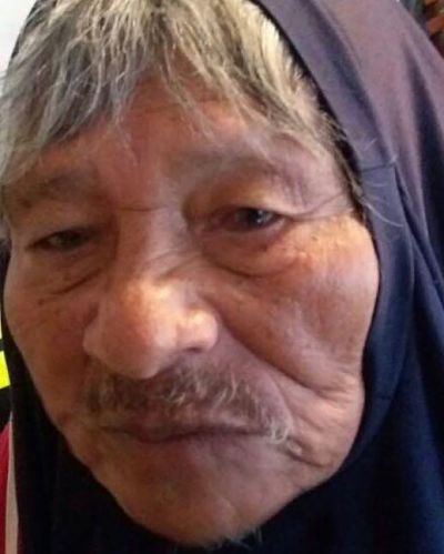 Ayude a ubicar a los familiares de este adulto mayor