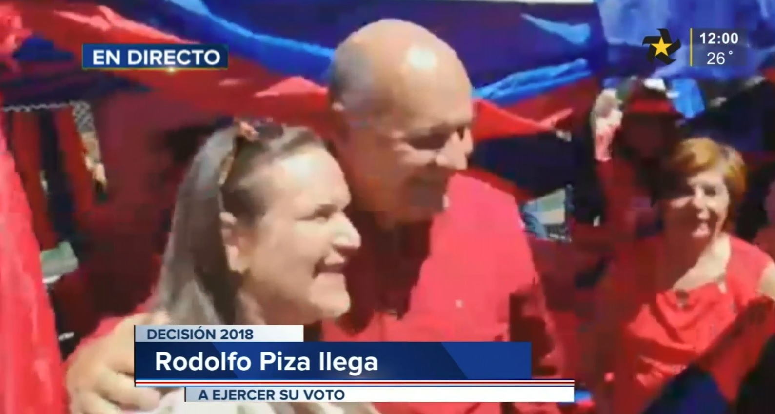 Entre aplausos, Rodolfo Piza emite su voto