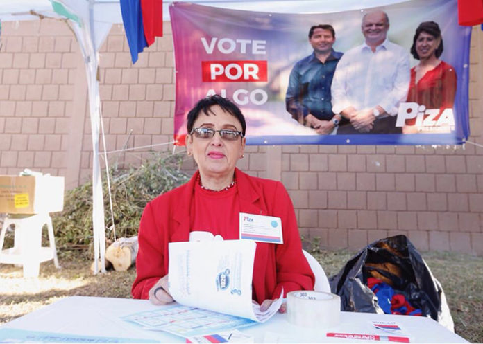 Tra-ba-jan-do así vieron a Doña Eugenia Cartín