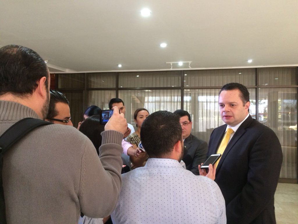 Poder Ejecutivo y Legislativo acuerdan vía para proyecto fiscal 