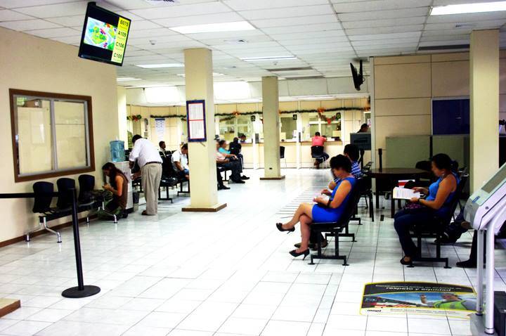 Autoridades detienen a funcionario de COSEVI 

 