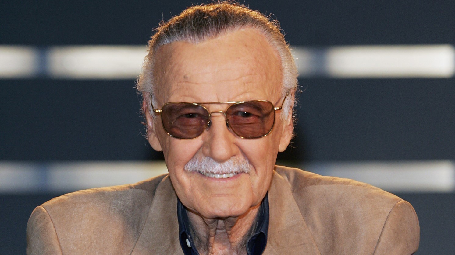 Stan Lee sufre neumonía