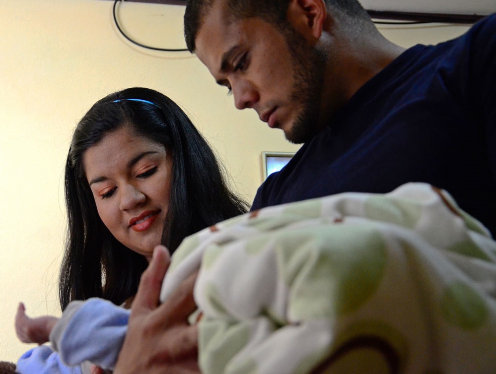 Ezequiel reacciona ante voz de su madre