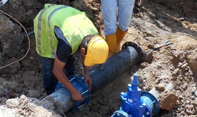 Rehabilitan tuberías y alcantarillado sanitario en San José