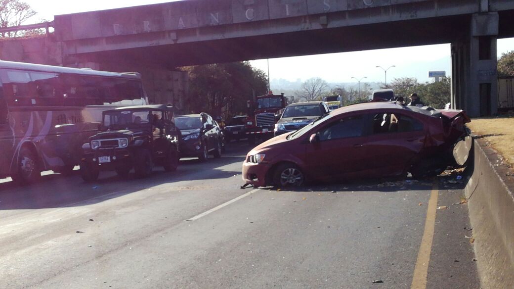 (+VIDEO) Un muerto tras accidente en la General Cañas 