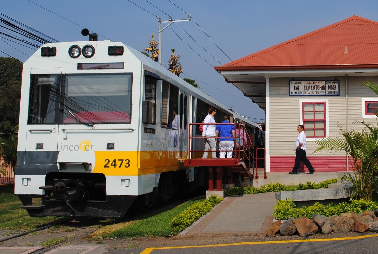 Gobierno adquirirá entre 8 a 10 unidades de trenes
