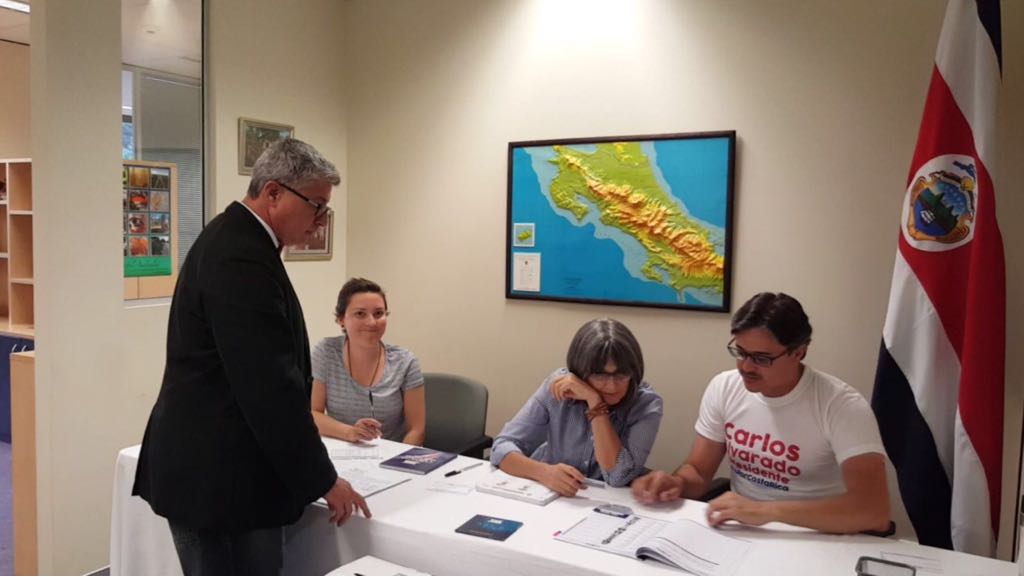 (+VIDEO) Se emite el primer voto en Sidney, Australia 