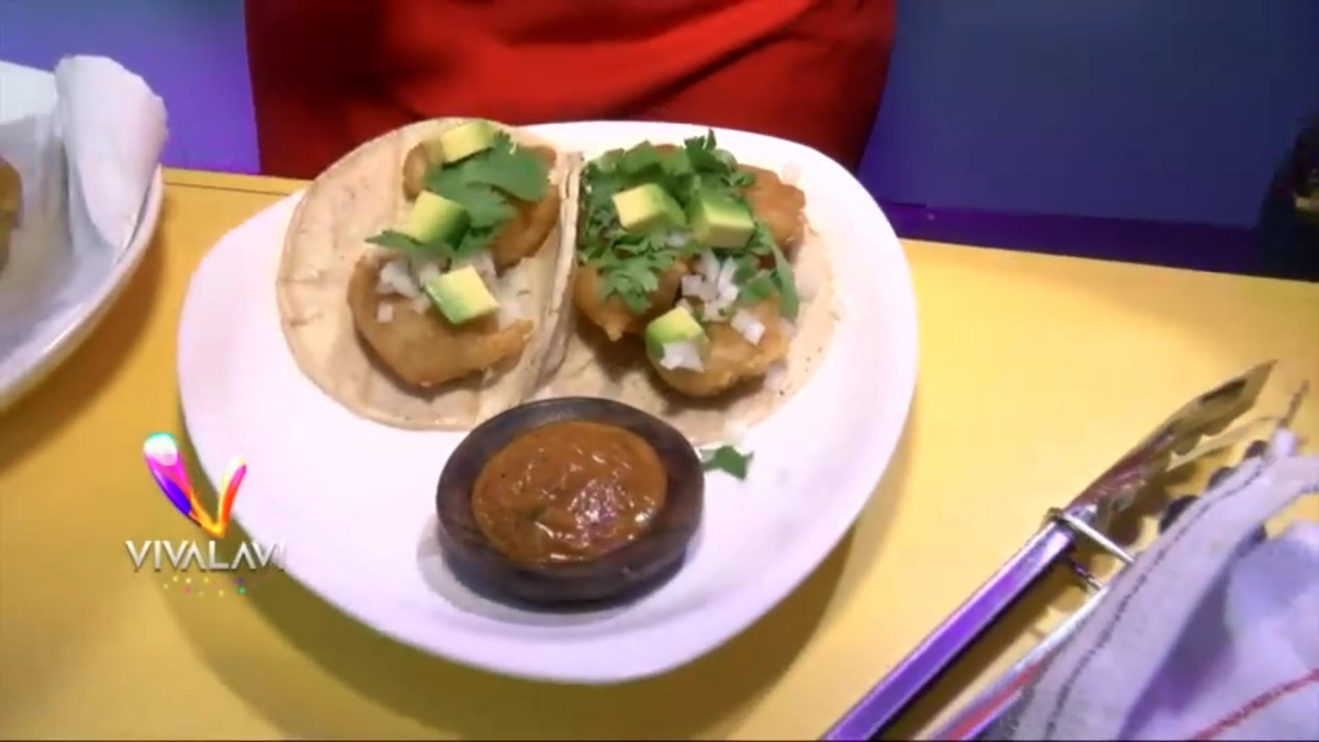 (+VIDEO) Ricos tacos de pescado para el almuerzo