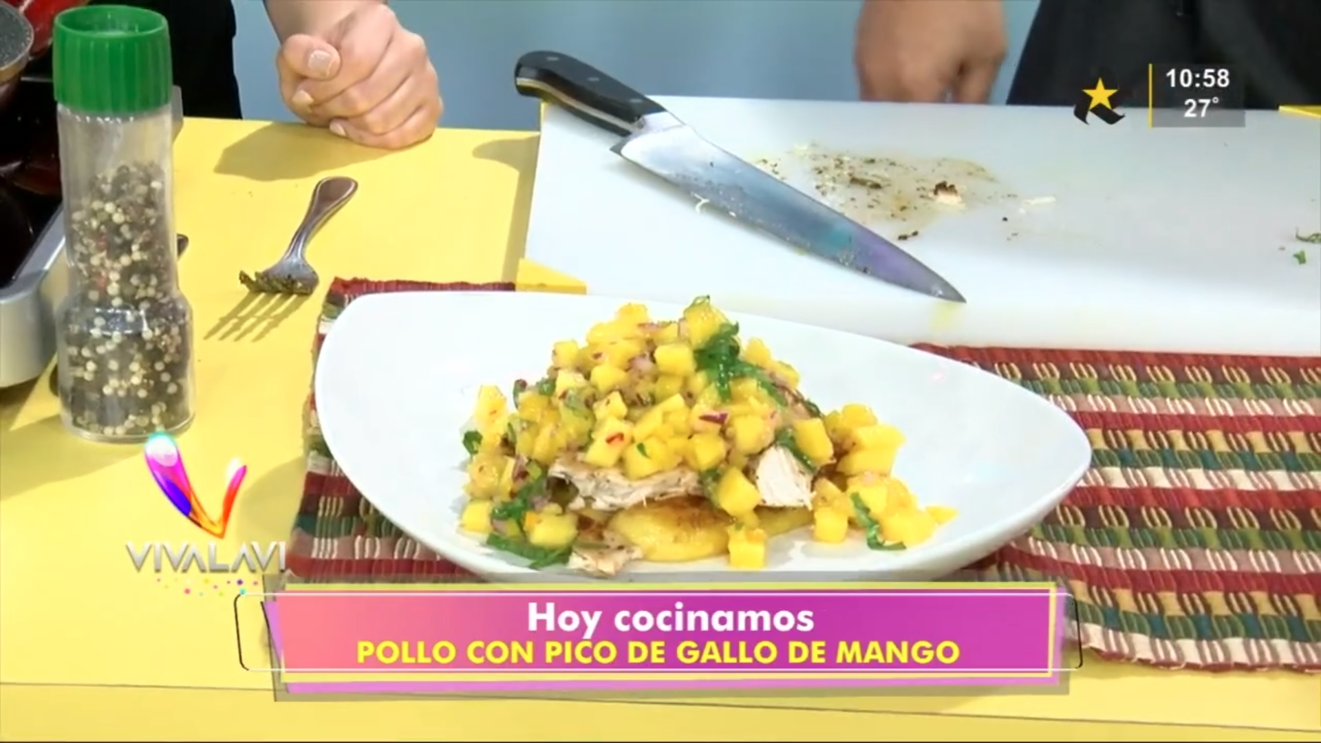 (+VIDEO) Riquísimo pollo con pico de gallo de mango
