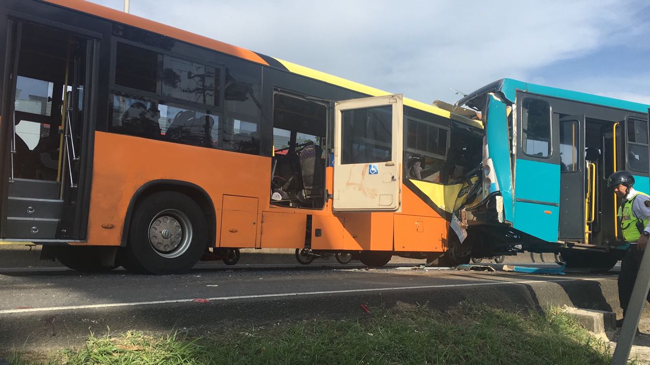 Fiscalía abre causa por choque de buses