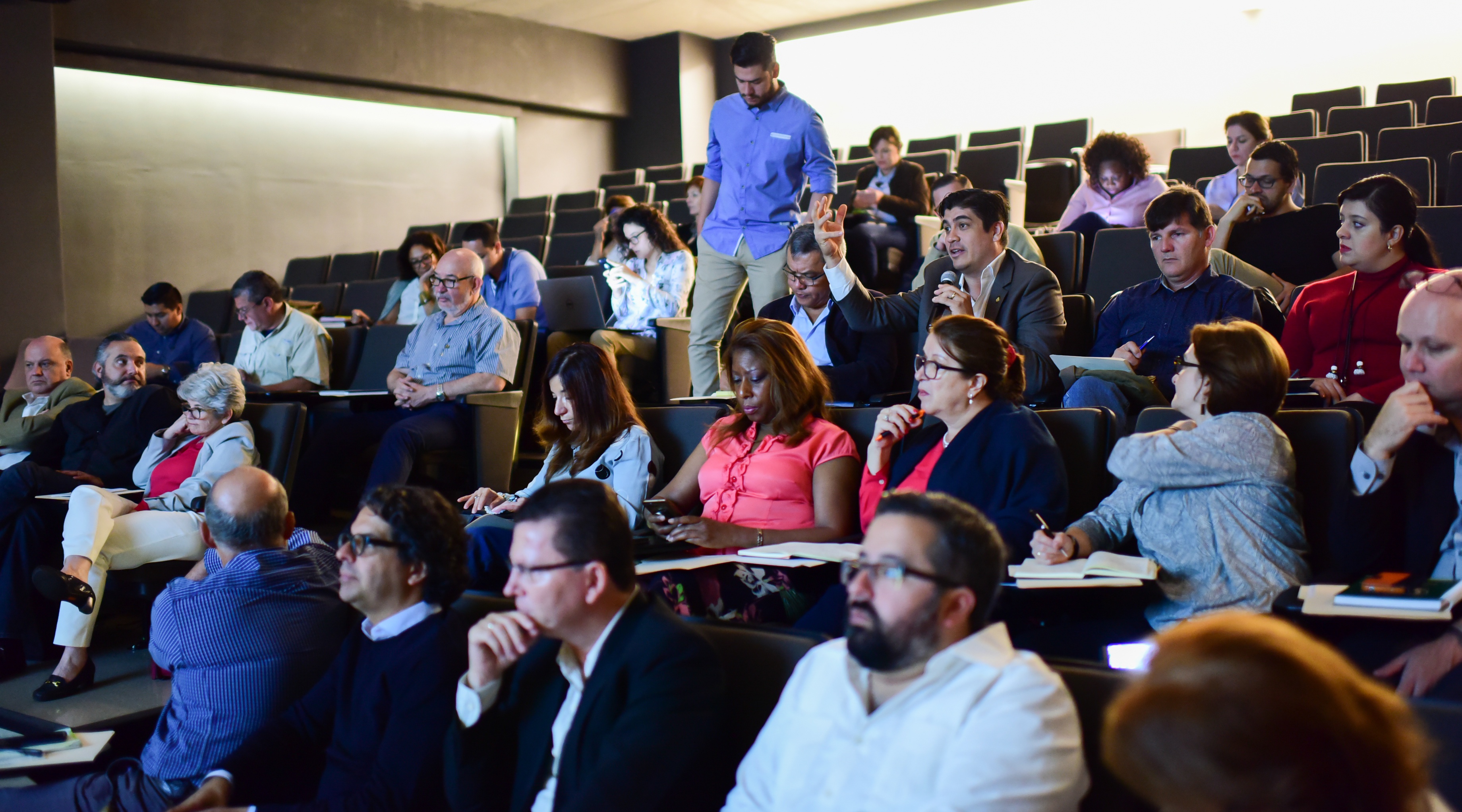 Presidente y jerarcas sostienen encuentro para definir estrategias