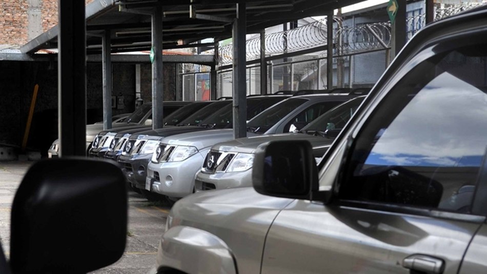 Los diputados solo pueden utilizar el vehículo oficial, con permiso del Directorio Legislativo.