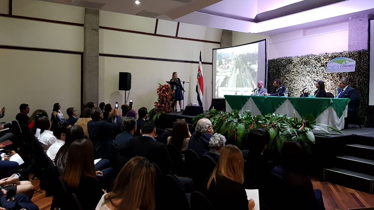 Imagen: Tomada del Twitter de Claudia Dobles