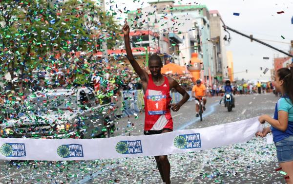 Kenia se viste de oro en la Maratón de San José 