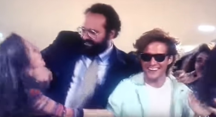 (+VIDEO) El error del capítulo 5 en la serie de Luis Miguel que pocos vieron