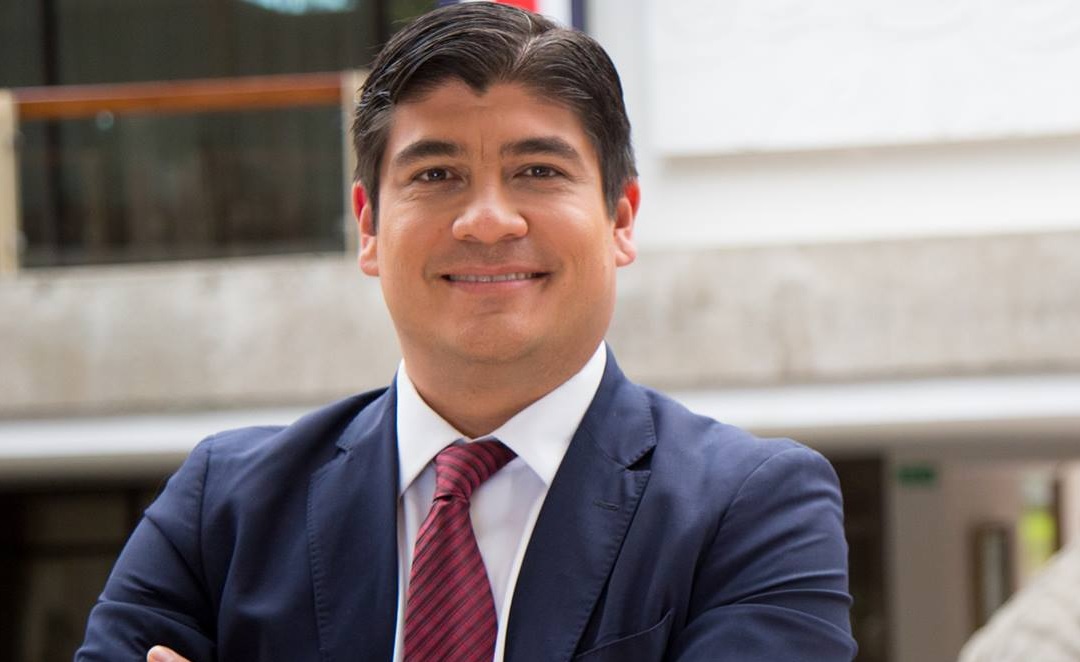 Imagen tomada del facebook de Carlos Alvarado
