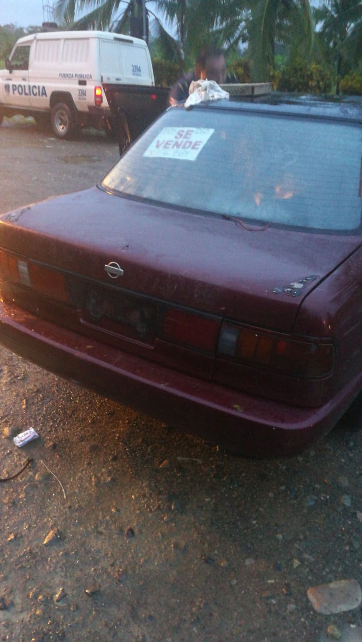 Rescatan a conductor retenido en la cajuela de su vehículo