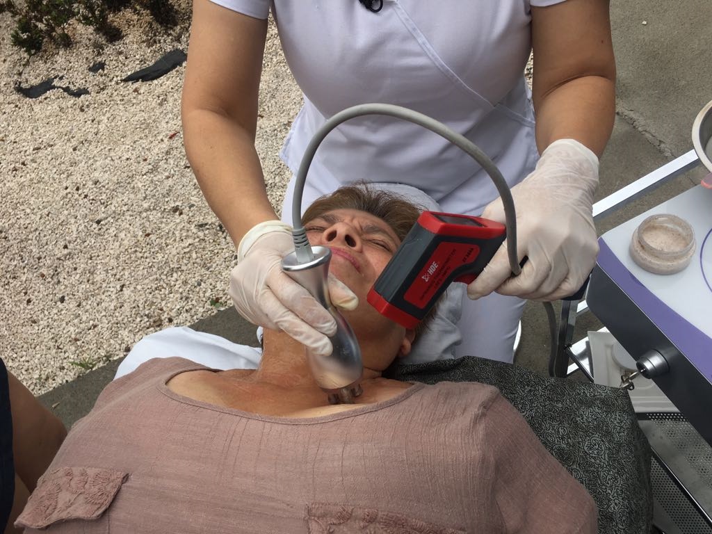 (+VIDEO) Cuidados especiales para la piel del cuello 