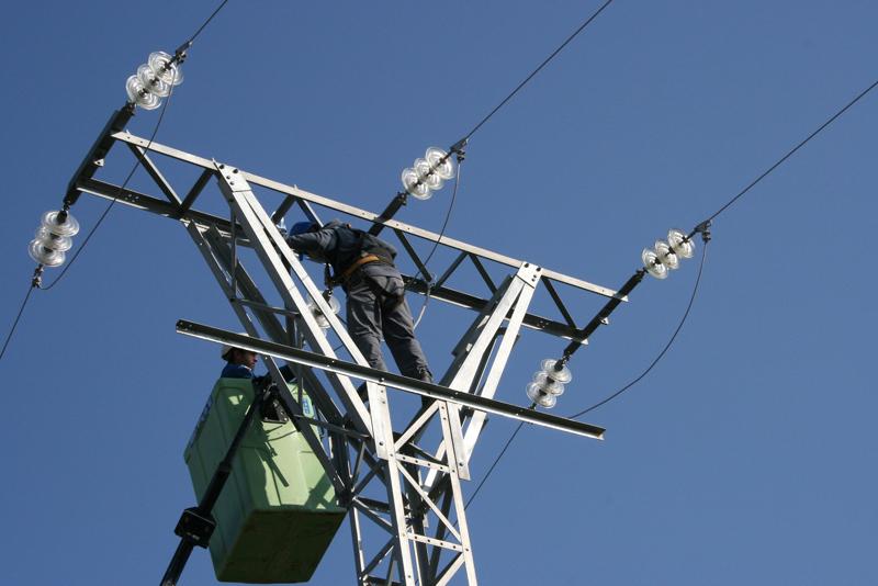 Persona electrocutada en sobre techo de vivienda en San José