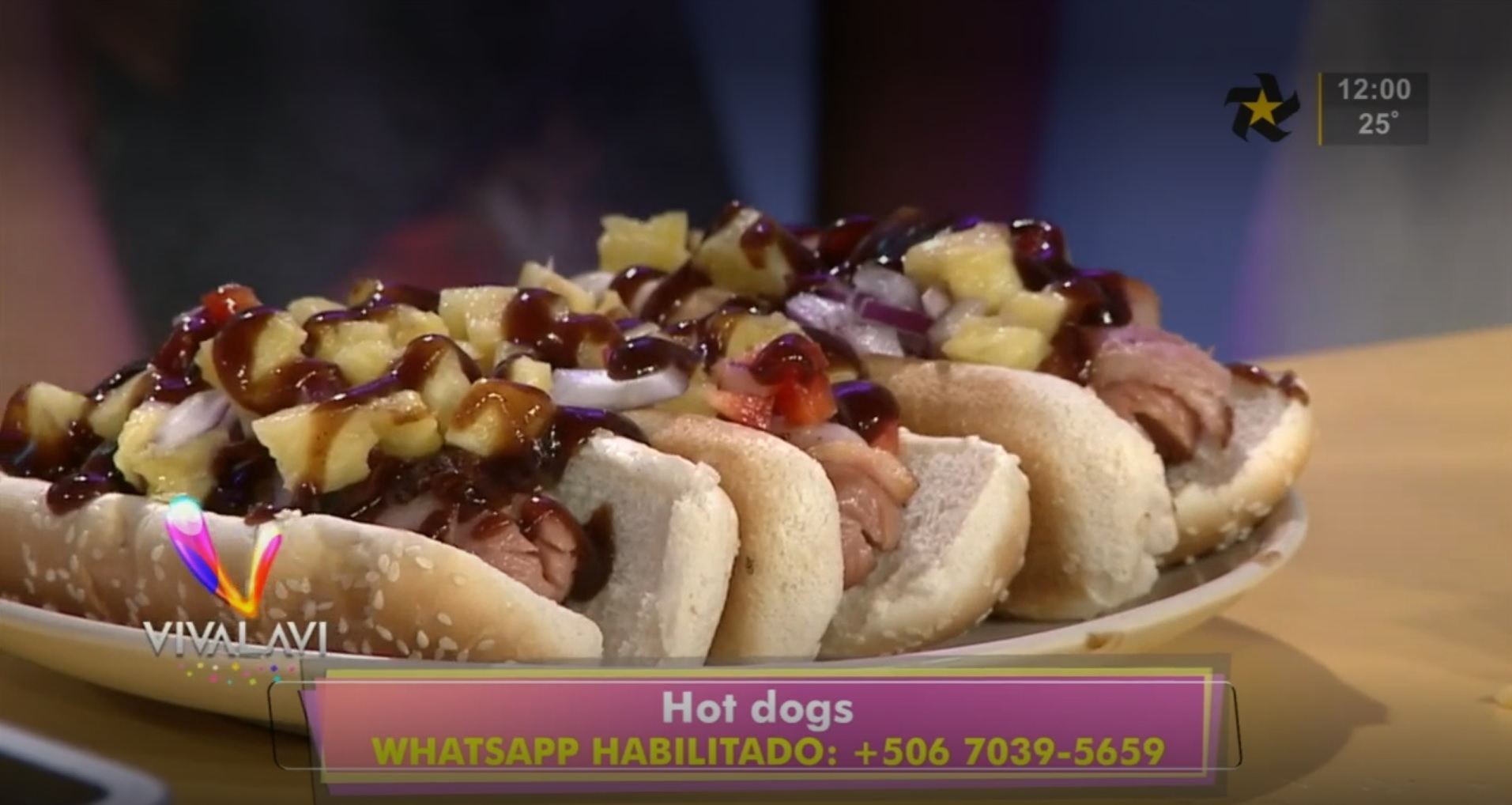 (+VIDEO) Cocine Hot Dogs colombianos con sus hijos