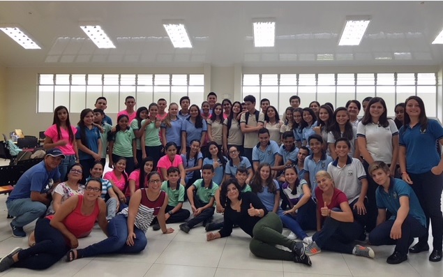 Jóvenes activan campaña para prevenir uso de drogas