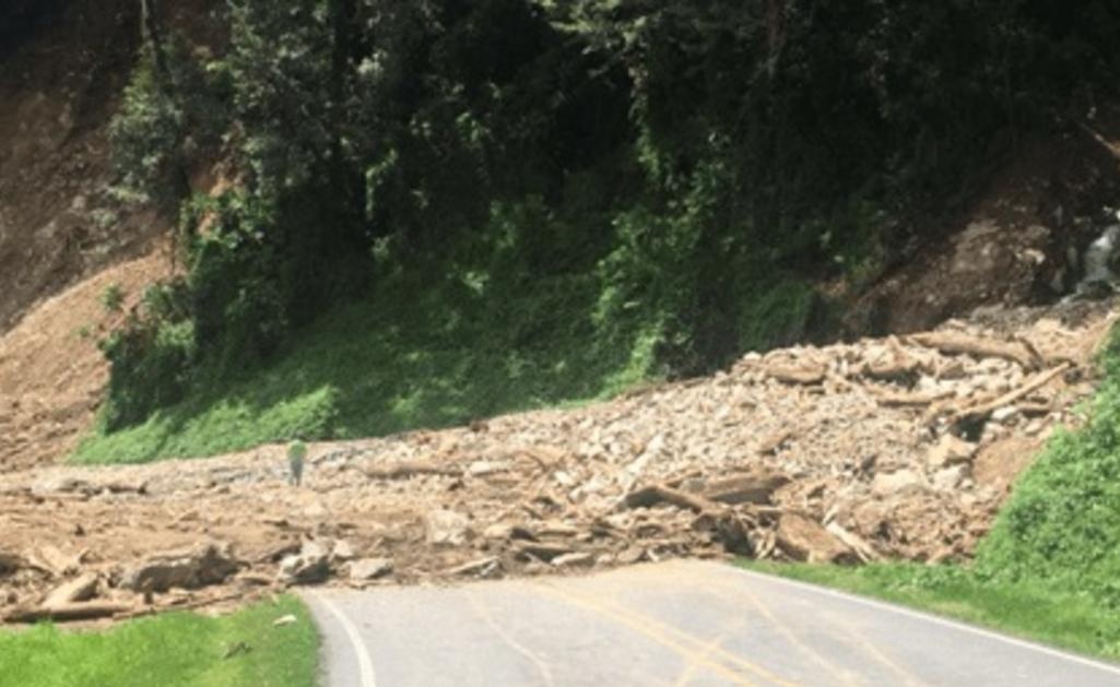 Derrumbe obliga a cerrar el paso por Cerro de la Muerte