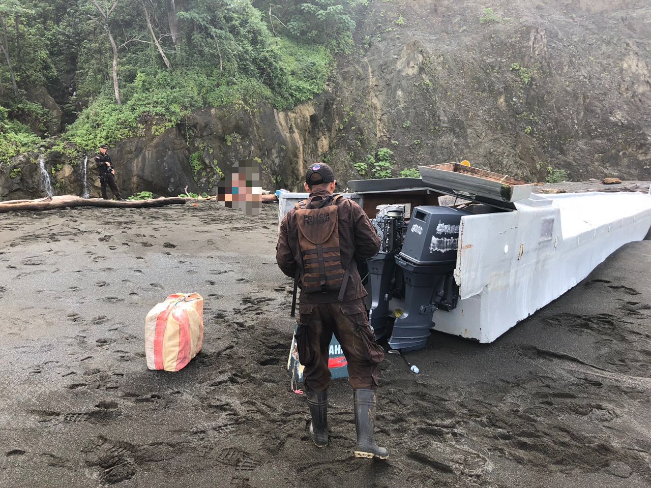 (+FOTOS) Incautan cargamento de droga en Punta Burica