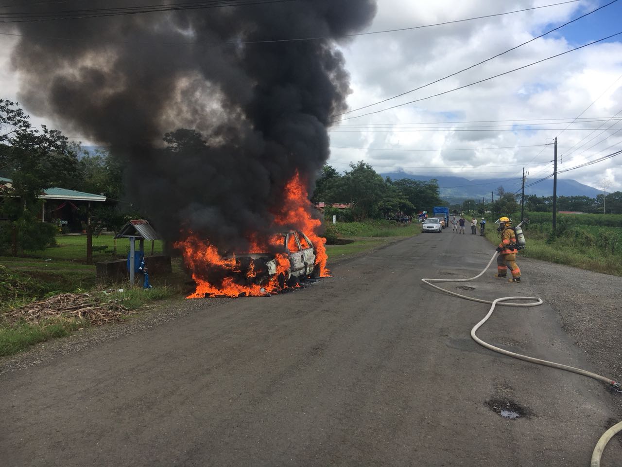 Cuatro vehículos se incendiaron en menos de 24 horas