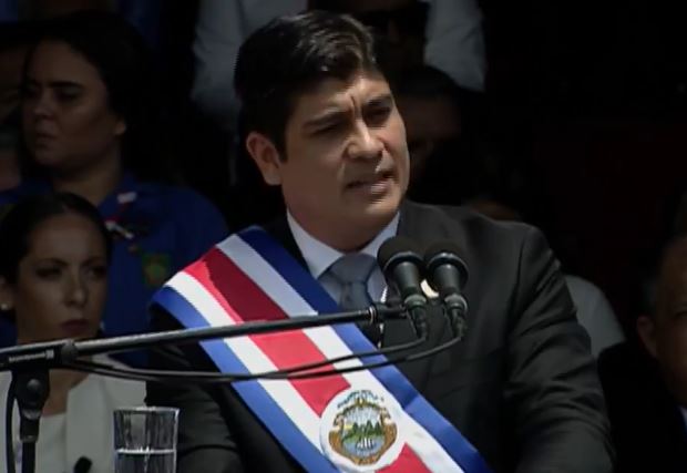 Carlos Alvarado asiste a transmisión de mando presidencial en Colombia