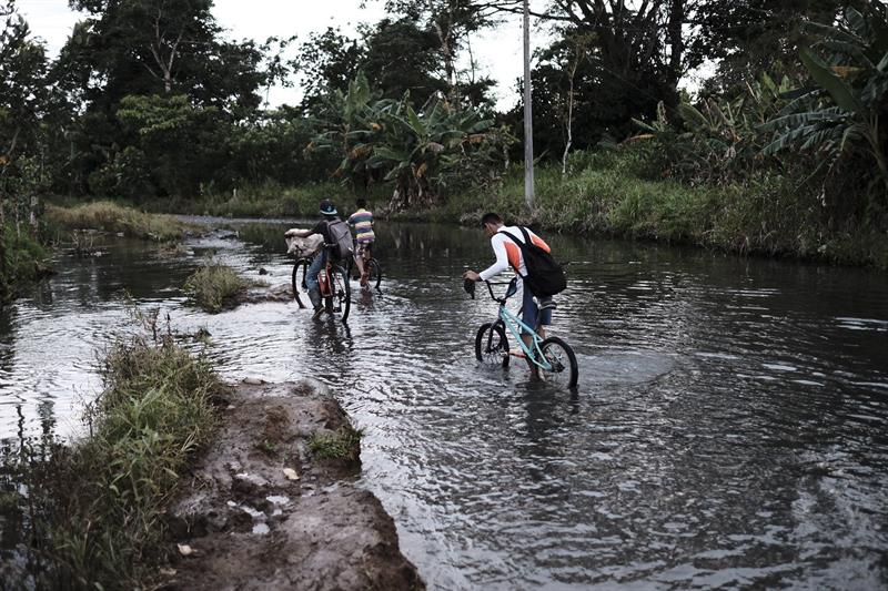 ¡Precaución! Onda tropical genera lluvias en el país
