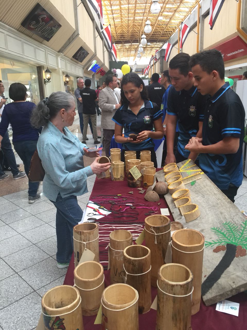 Estudiantes de colegios públicos presentarán sus microempresas