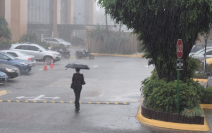 Onda tropical atraviesa al país este domingo 