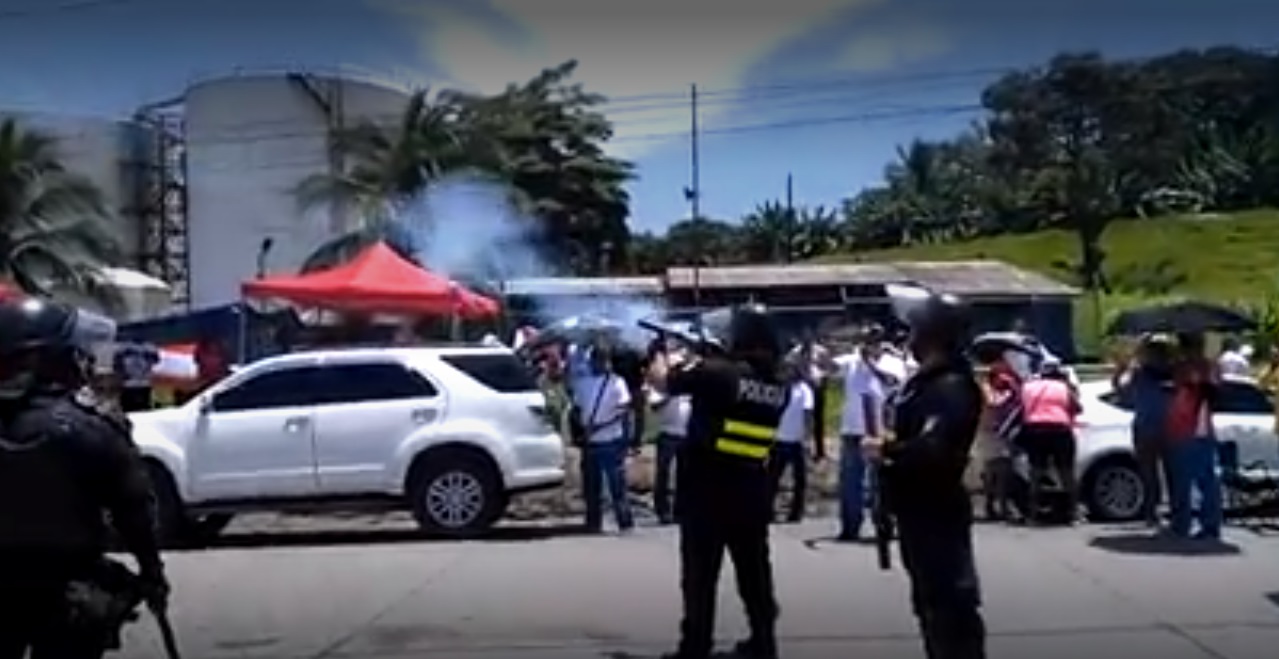(+VIDEO) Con gas lacrimógeno, Fuerza Pública interviene Japdeva