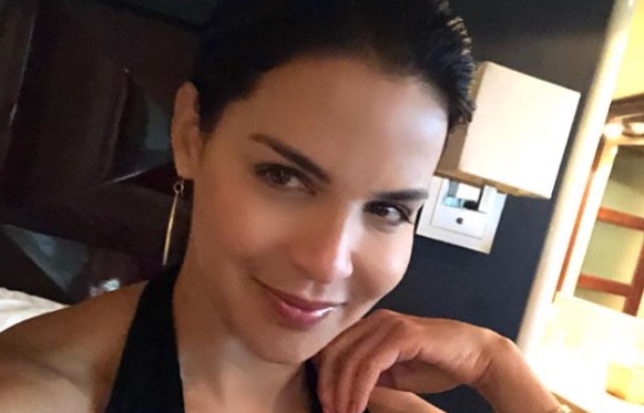 (+FOTO) Lynda Díaz presentó a su nieta