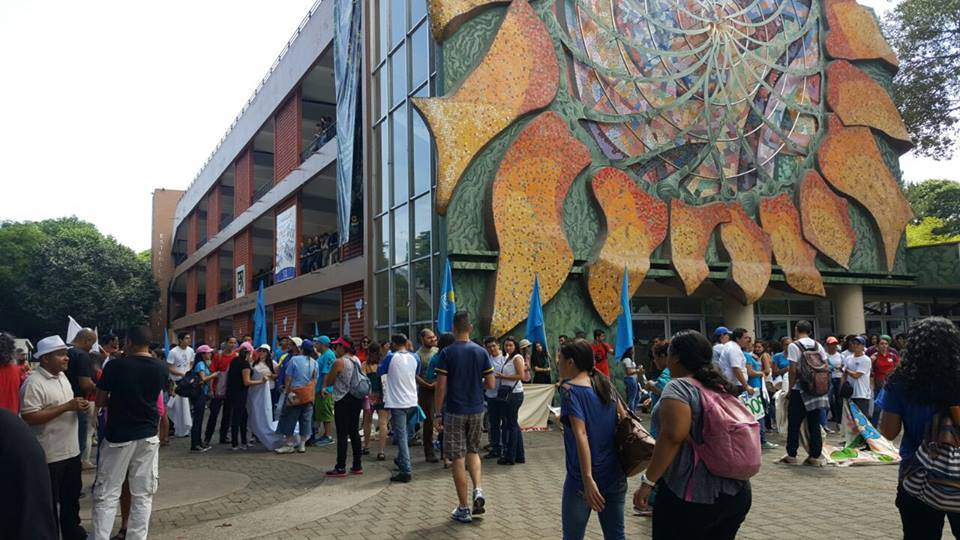 Diputados recortan ¢10 mil millones al FESS