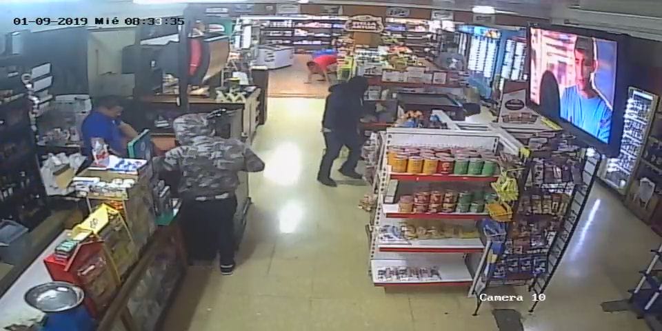 (+FOTOS) Detenidos sospechosos de asaltar licorera en Palmares 