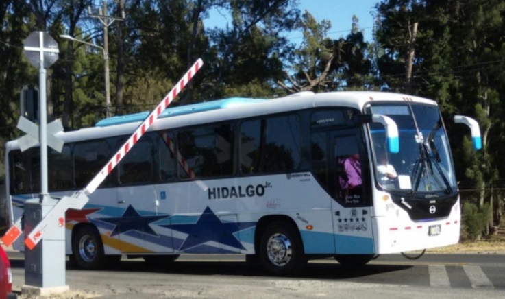 Chofer de bus se va sin multa luego de irrespetar señalización de tren