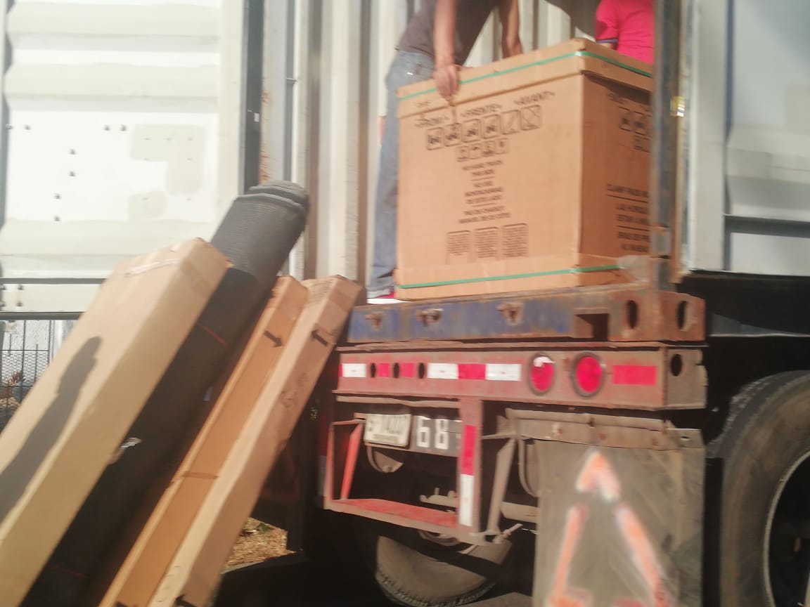 (+FOTOS) Sacan mobiliario de la embajada venezolana en Costa Rica