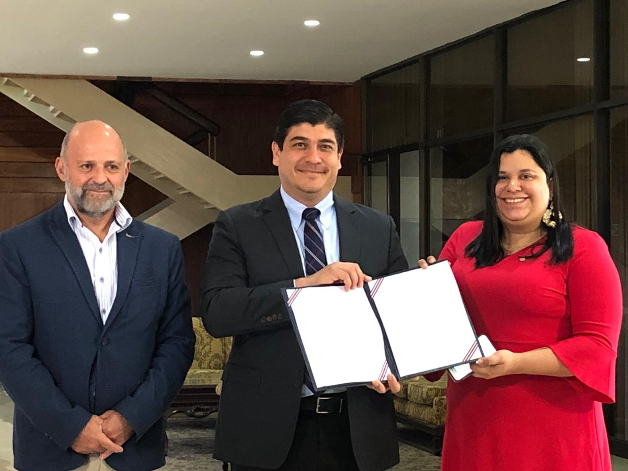 Presidente Alvarado amplía moratoria petrolera hasta el 2050