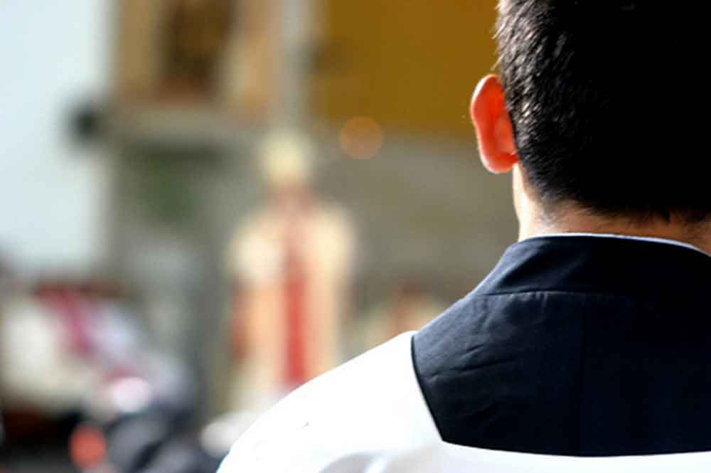 Seminarista expulsado por supuesta violación múltiple a féminas 