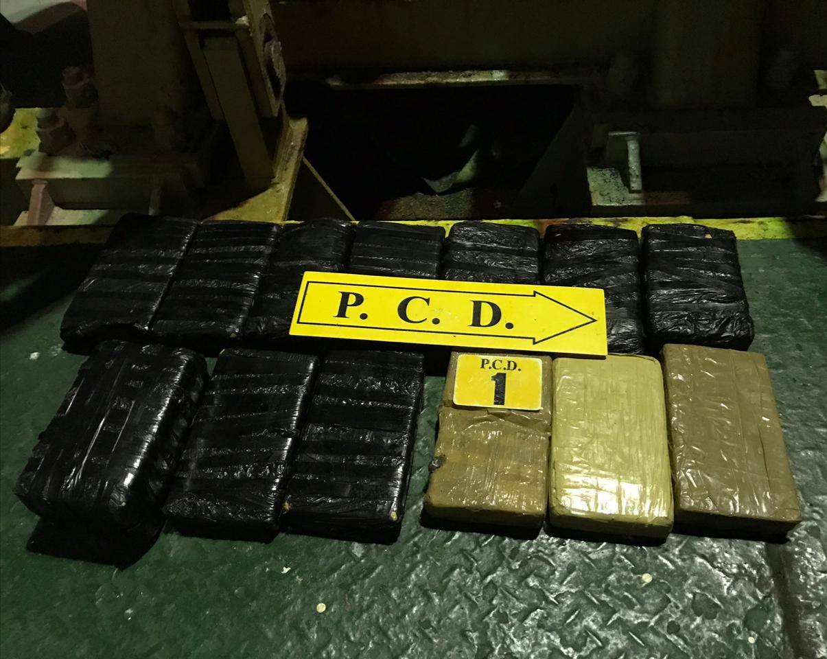 (FOTO + VIDEO) Barco en Puerto Caldera traía 14 kilos de cocaína