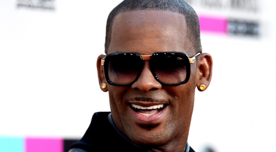 Cantante R. Kelly es acusado en Minnesota de solicitar sexo a una menor