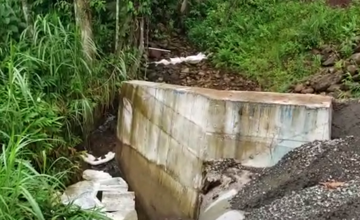 Investigan derrame de combustible 