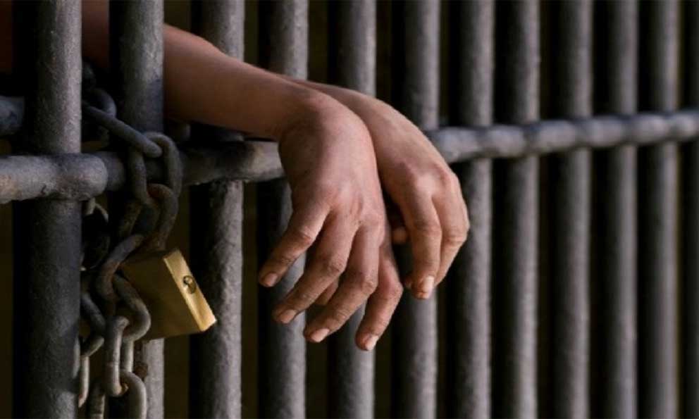 Reos queman colchones en cárcel Gerardo Rodríguez