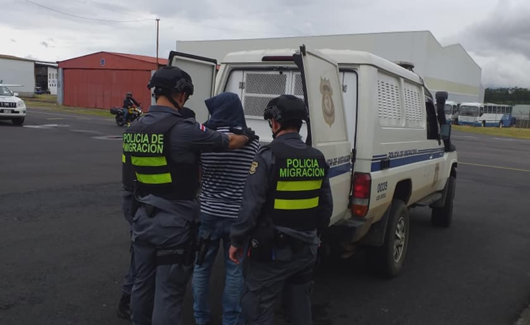 Sacerdote es detenido por abandonar a su sobrino en desierto de Arizona